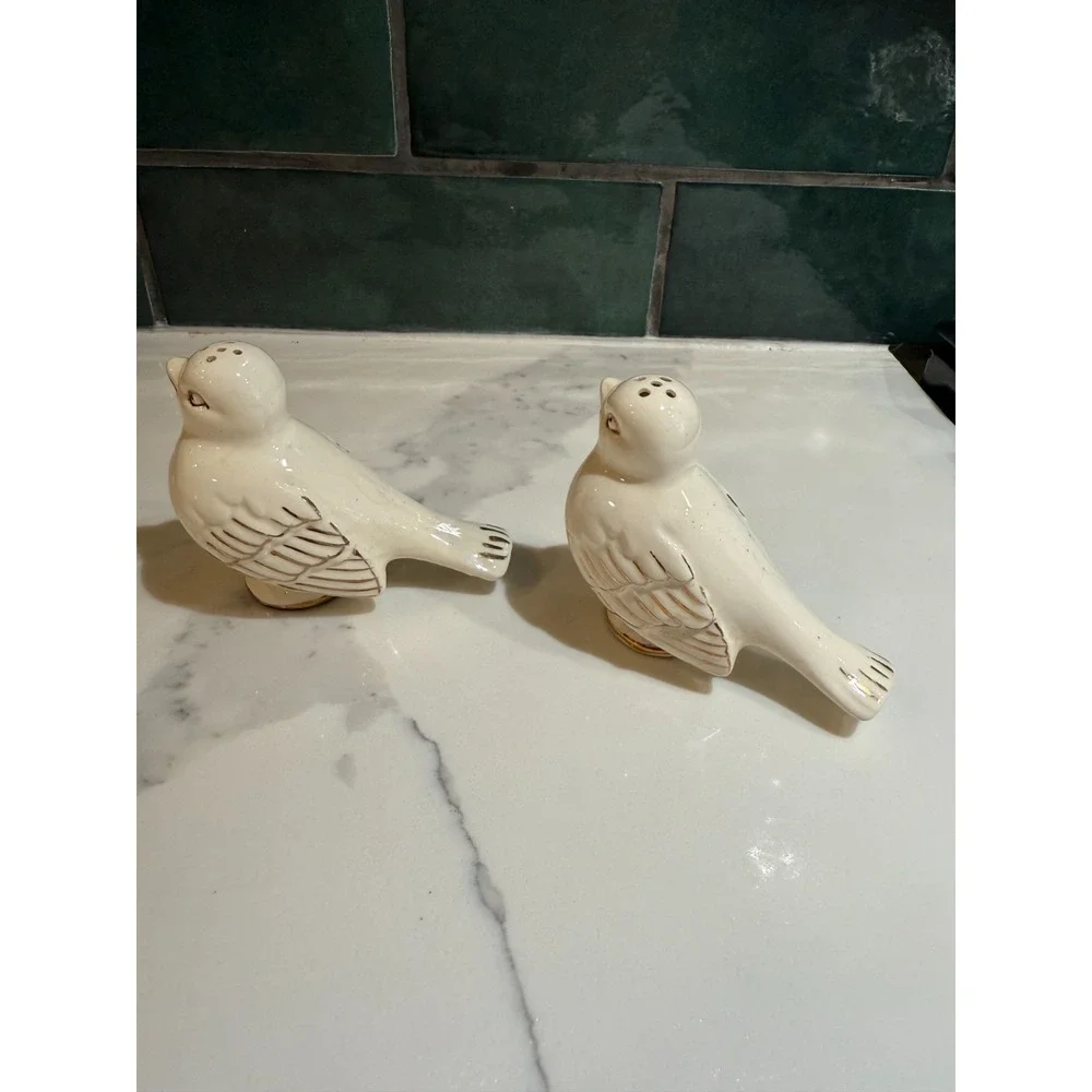 VINTAGE WHITE DOVE Bird SALT & PEPPER SHAKERS JAPAN Hand painted Japan